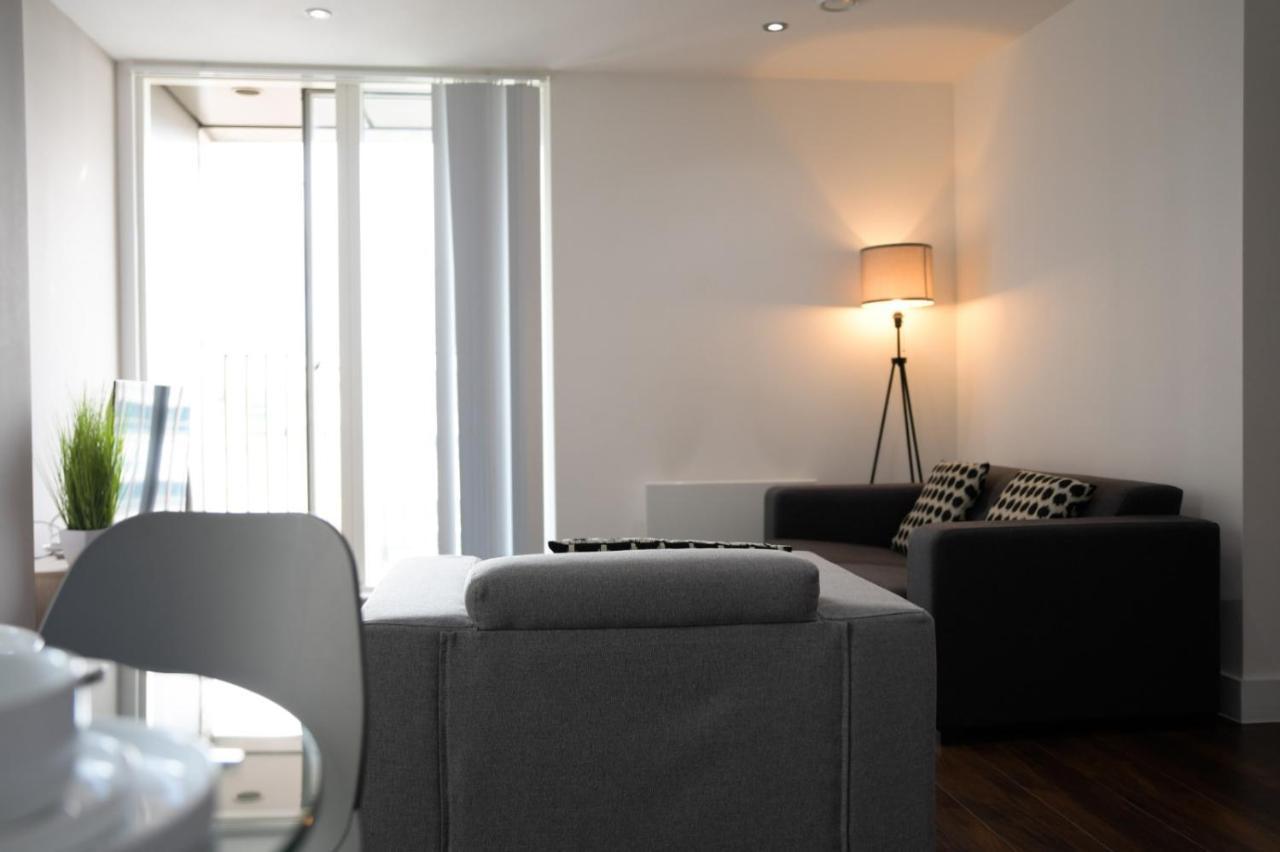 Onpoint Apartments - Spacious 2 Bedroom Apt - City Centre With Balcony Manchester Kültér fotó
