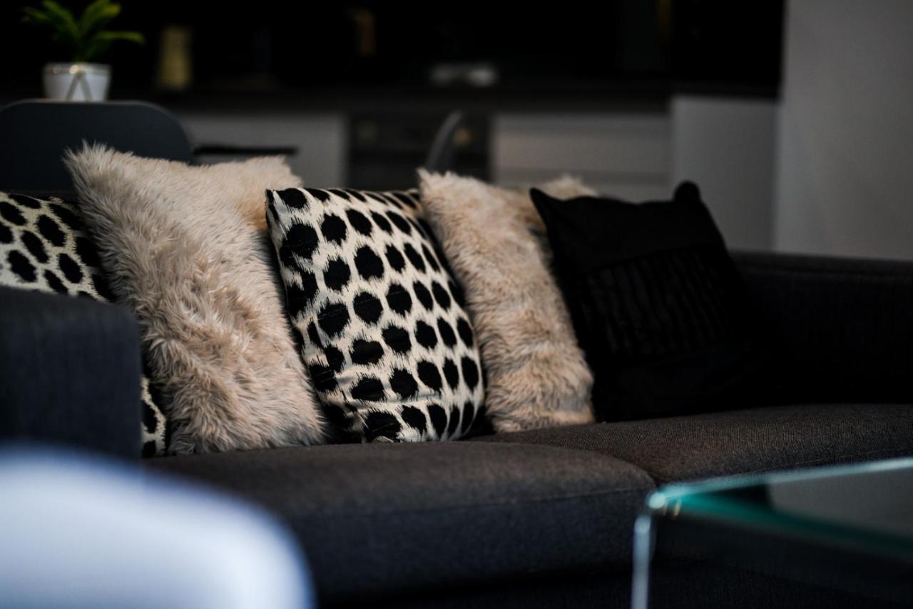 Onpoint Apartments - Spacious 2 Bedroom Apt - City Centre With Balcony Manchester Kültér fotó